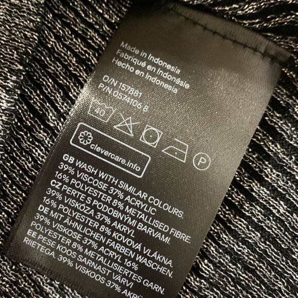 🟢3 items for $20 —-DIVIDED metallic silver/black cold shoulder sweater rib knit - Picture 4 of 11